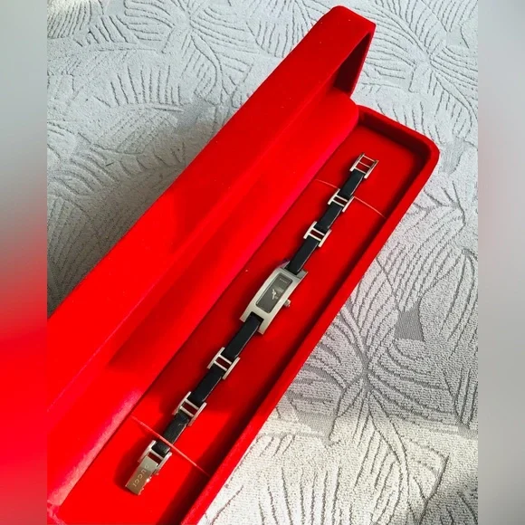 CUTE 💖ATTRACTIVE ❤️SEXY 🔥GUCCI watch 🔥
